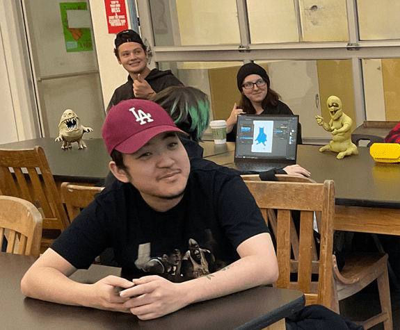 Estudiantes en Arte Tridimensional