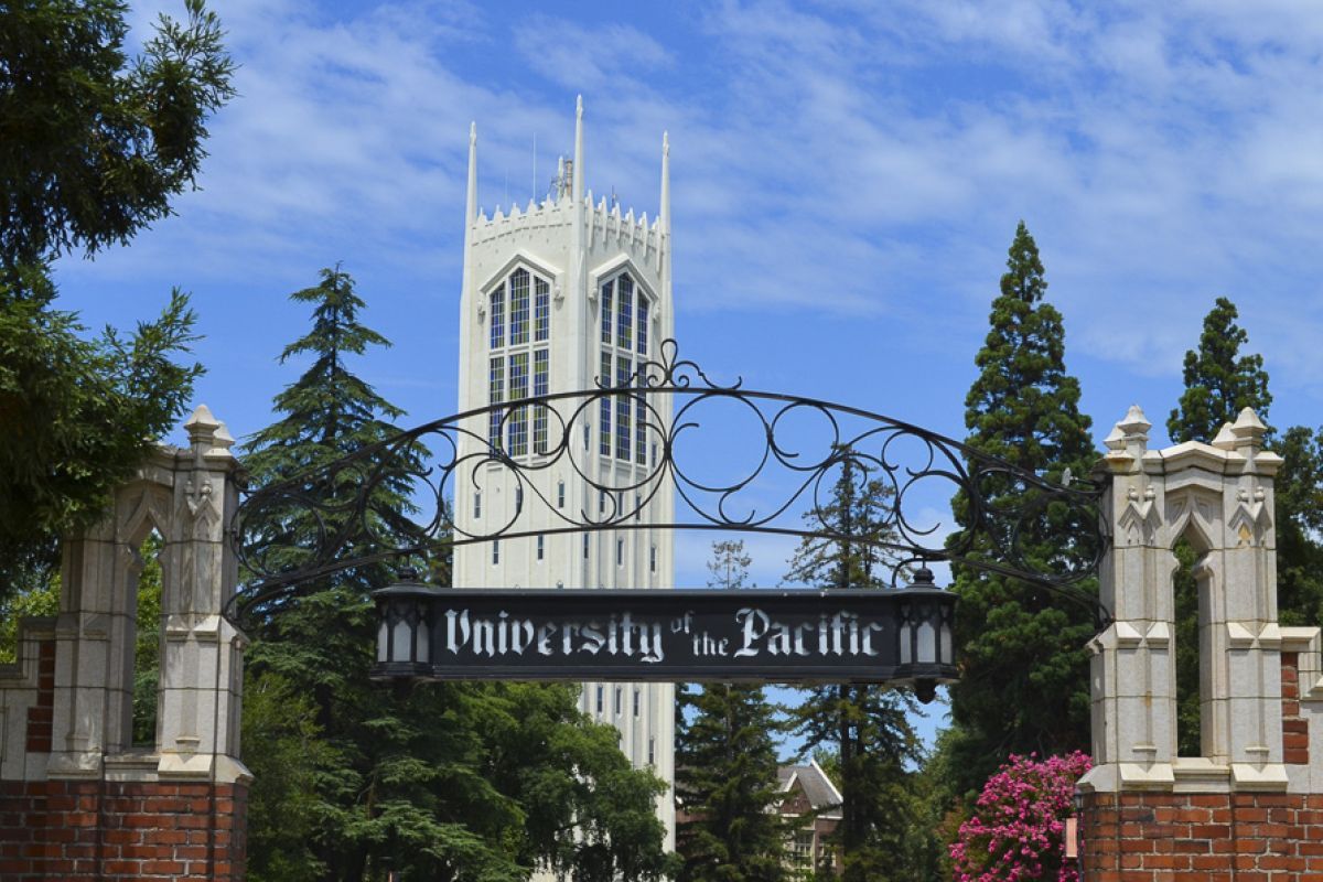 Burns Tower and University of the Pacific sign