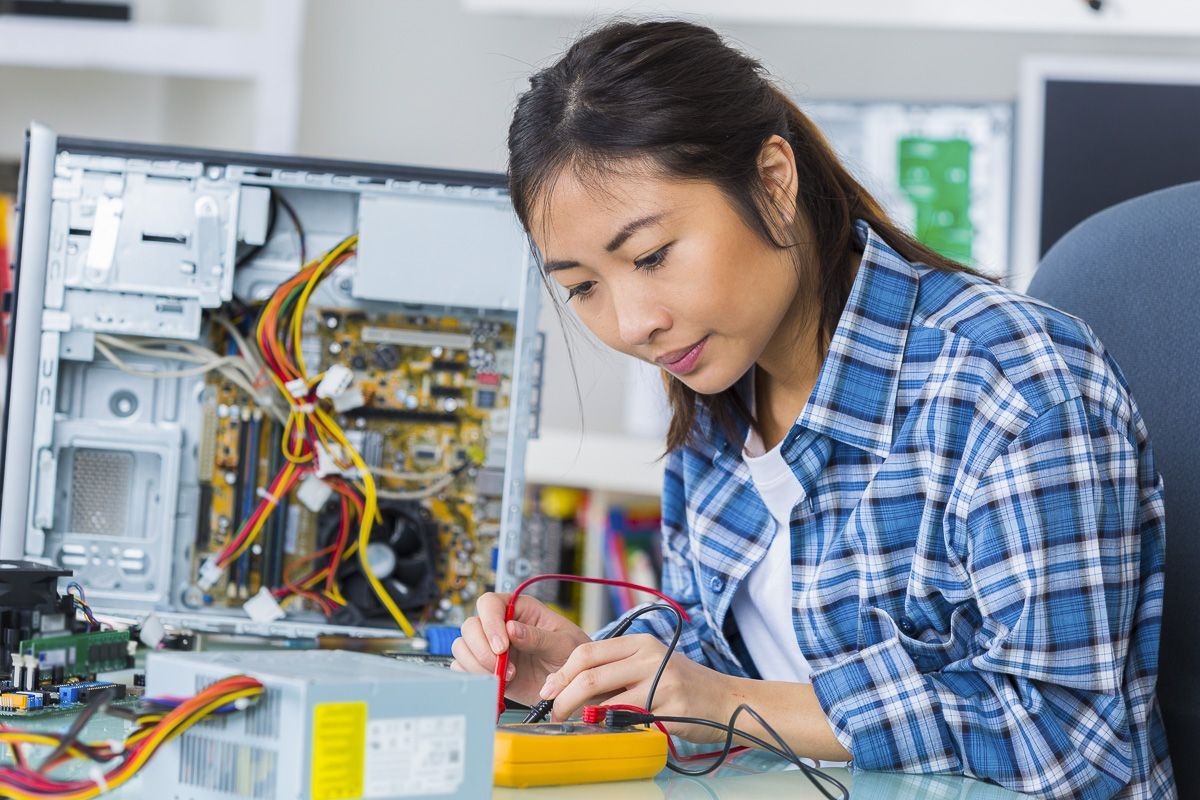 Woman working on computer. 