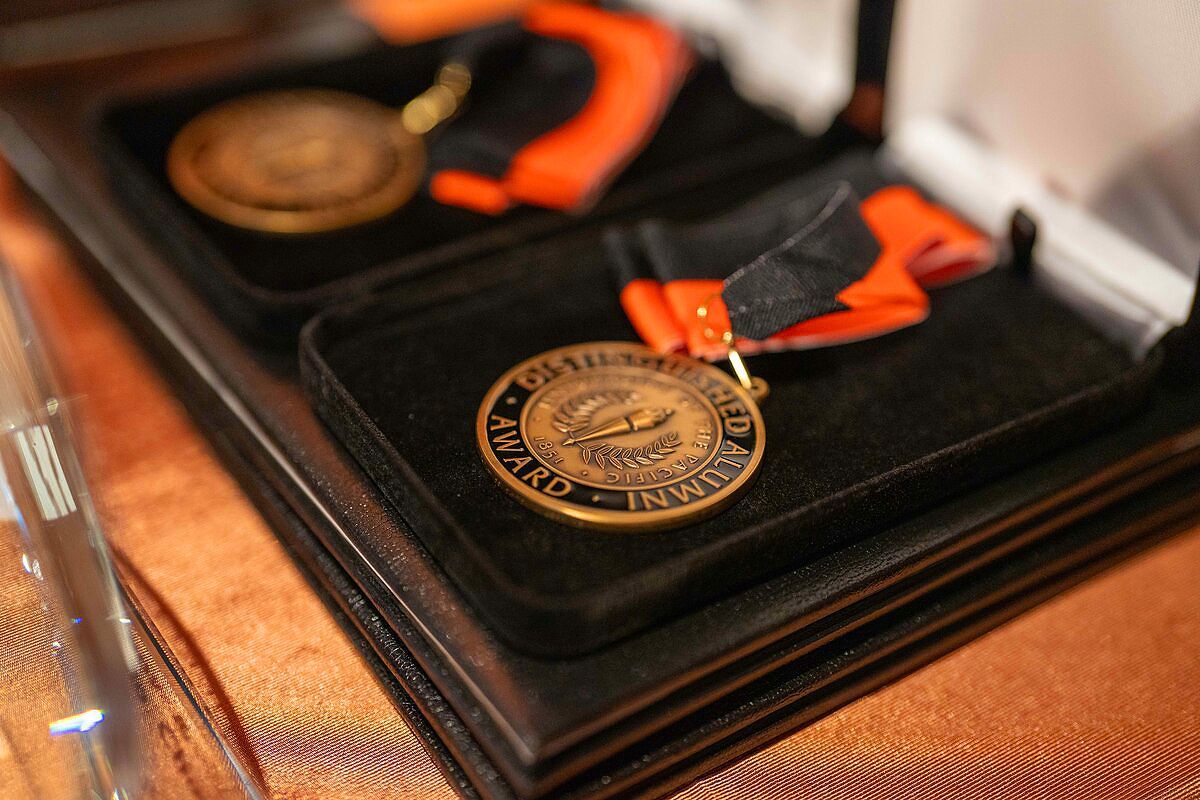 distinguished alumni award medallions