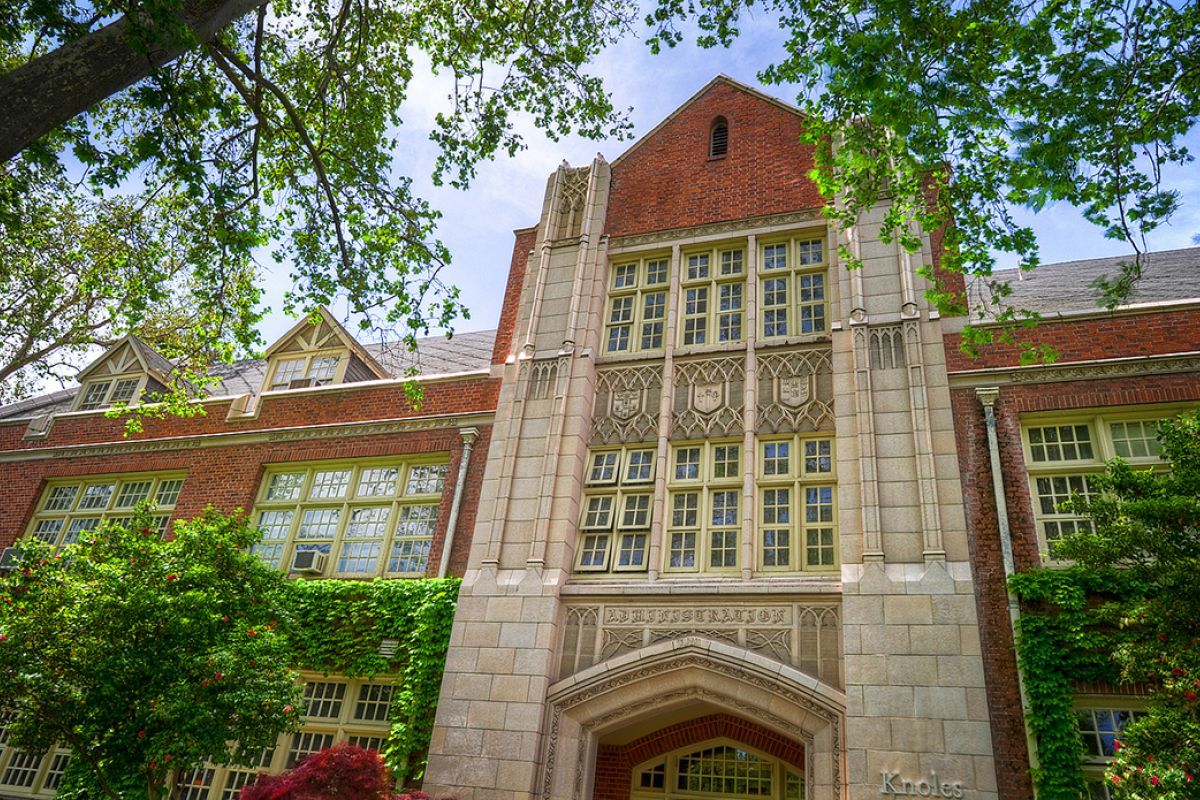 Knoles Hall