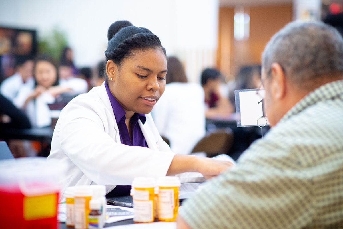 Pharmacy student reviewing medications with beneficiary