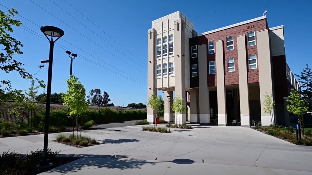 content.field_image.alt